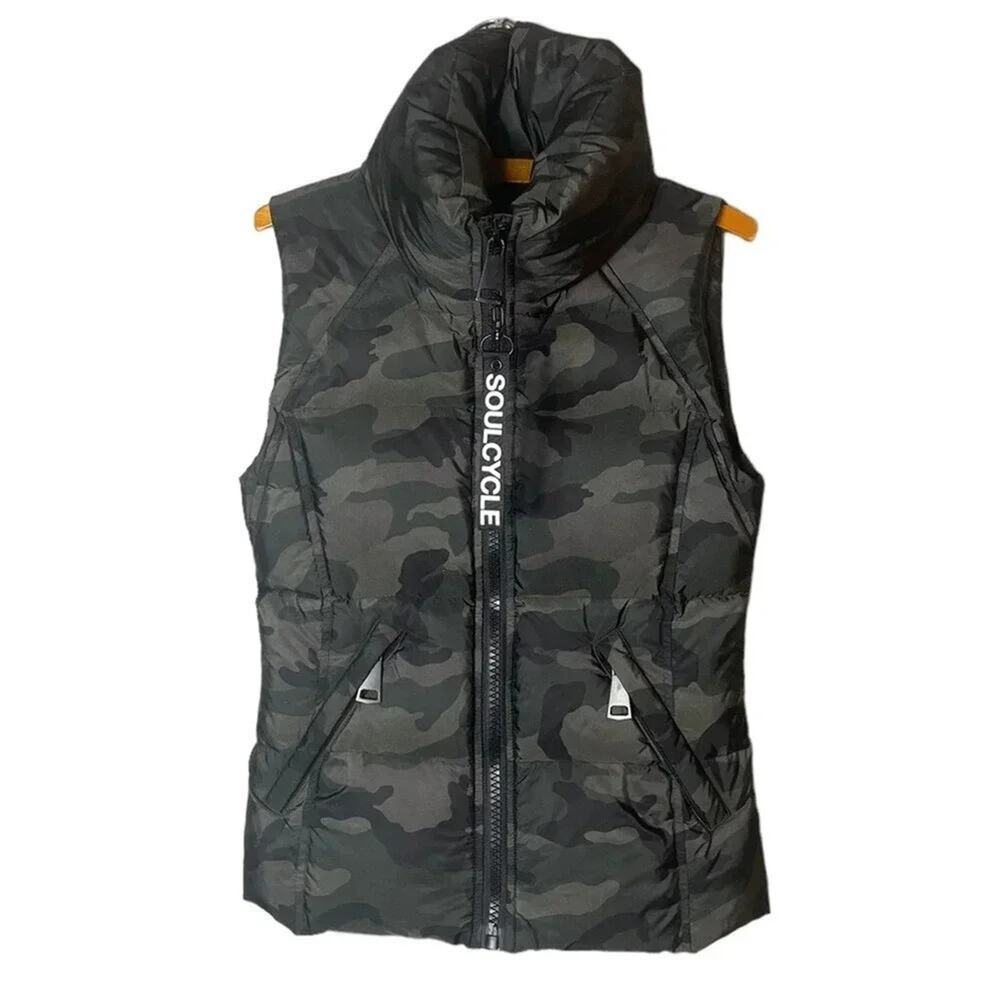 Soulcycle Women’s Sam Puffer Vest Size Small in Camo New NWT Retail $298